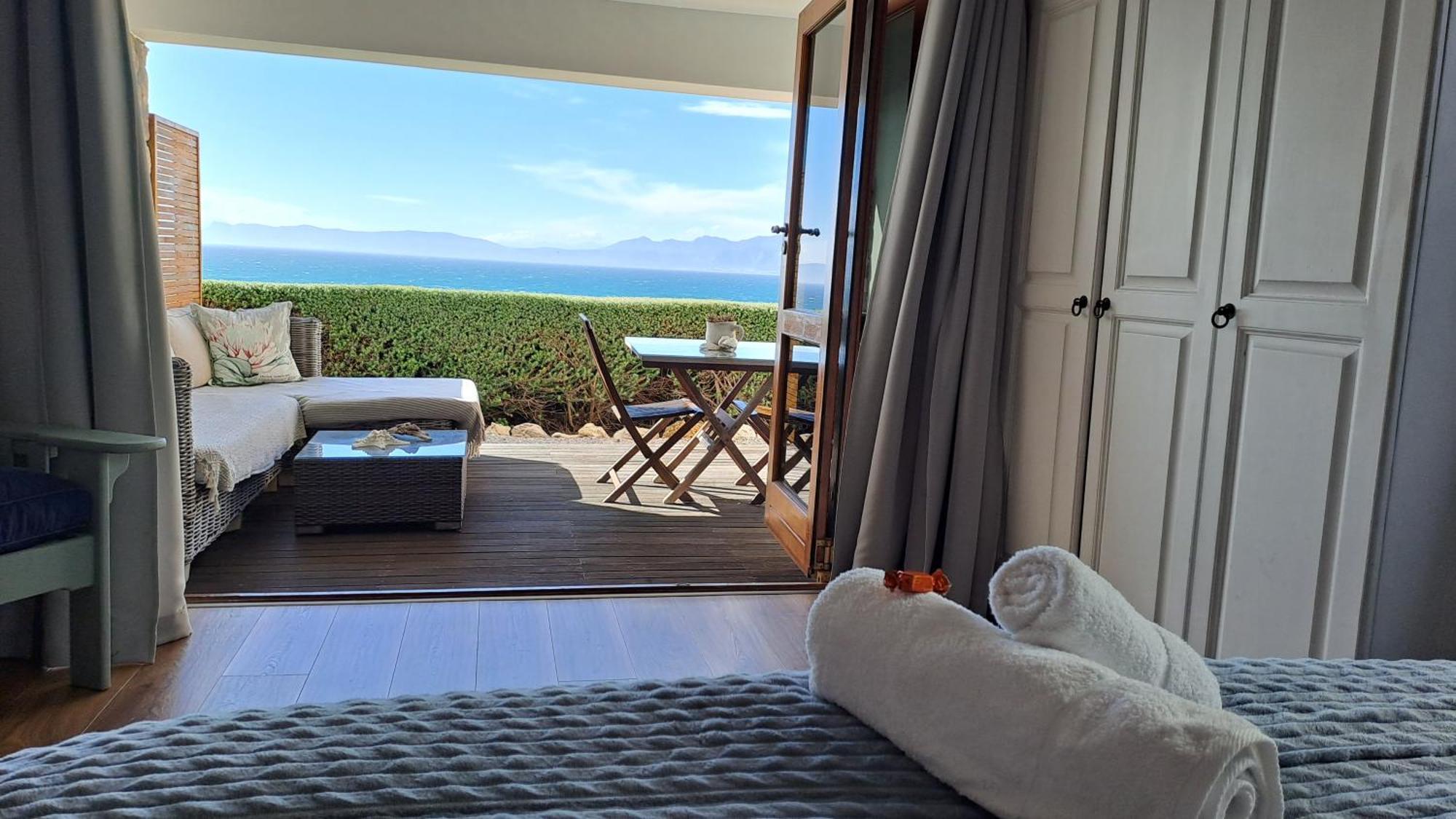 Kleinzee Oceanfront Guesthouse Gansbaai Exterior photo